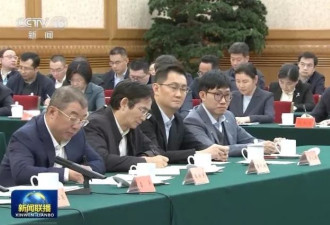DeepSeek梁文锋出席民企座谈 与习近平握手画面曝光