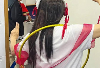 周星驰cos哪吒照曝光 连说10次“我要看哪吒2”