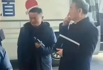 马云穿7000块LP运动鞋回公司，开会秒穿新中式配皮鞋！大佬选鞋“心机”深…