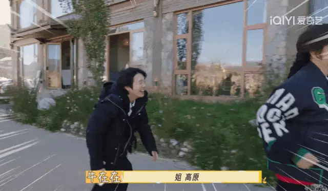 为什么74岁的刘晓庆，突然被那么多年轻人追捧？