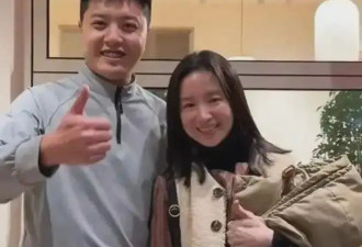 44岁董洁大连聚餐偶遇,依偎在男友人肩膀满脸娇俏,素颜出镜似20岁