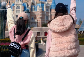 文章俩女儿去迪士尼玩，16岁爱马像马伊琍