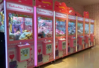 大学生开店一月赚3万:抓娃娃机,现在还是好生意吗