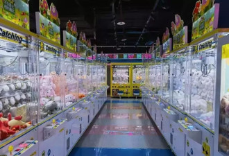 大学生开店一月赚3万:抓娃娃机,现在还是好生意吗