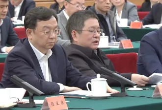 座谈会上最松弛的大佬，原来靠卖试卷起家