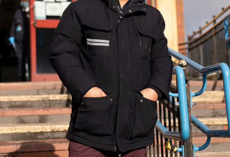 22岁华裔女网选手比赛时突然哭泣 躲到裁判身后