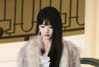 深V裙配皮草，田曦薇实力诠释什么是明艳与甜美共存！