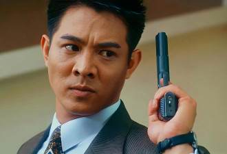 61岁李连杰现身日本笑容满满，摆脱病痛状态大好