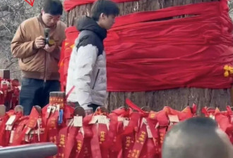 李易峰被封后变迷信？多次现身同一寺庙求神...