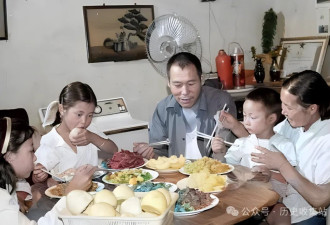 怀旧老照片：90年代中国有钱人的生活写照