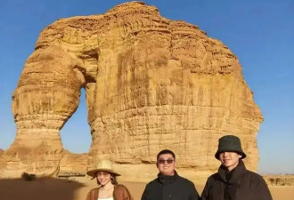 37岁唐艺昕夫妇沙特度假，张若昀晒成古铜色更加有型，完全是帅气黑皮男神