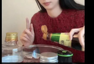 周也分享自制泡菜排骨汤，被赞接地气！