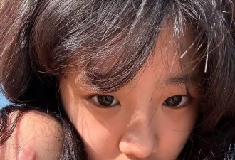 贾静雯19岁女儿晒比基尼，秀唇钉好开放，修杰楷曾说过管不住她