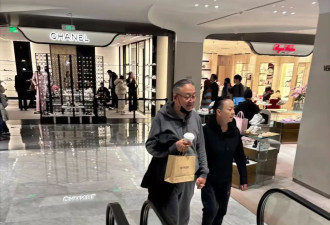 宋丹丹越嫁越好，与第三任丈夫甜蜜牵手逛街，70岁赵玉吉儒雅帅气
