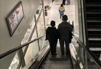 宋丹丹越嫁越好，与第三任丈夫甜蜜牵手逛街，70岁赵玉吉儒雅帅气