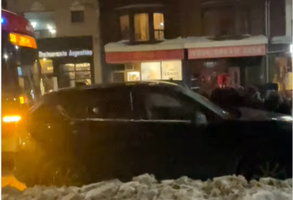 多伦多TTC街车被挡道 市民联手挪车！延误数百起 邹至蕙呼吁审查