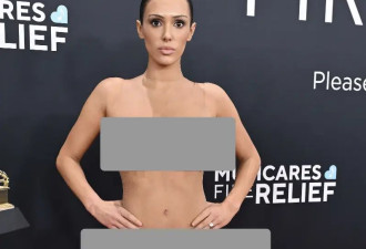 侃爷老婆主演炸裂电影首映！穿肉色紧身衣独舞拉伸不知所云，Ye：就是要她探索身体！