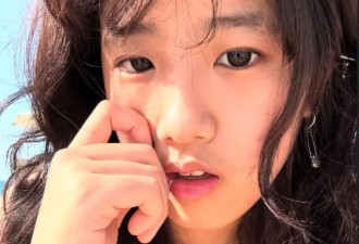贾静雯大女儿穿着打扮太炸裂，谁能相信这是19岁女孩，后爹无奈
