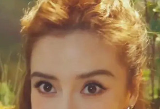 杨颖最新大片下巴有凹坑，身材过瘦状态疲惫，强凹少女感好尴尬