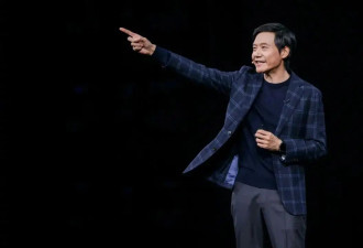 雷军成中国新首富！合照站C位，衣品碾压各路大佬？