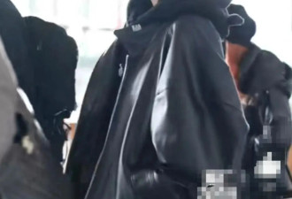 关晓彤恋情风波后首现身，眉毛睫毛都成白色，知情人曝原因