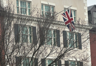 尴尬！斯塔默访美 白宫方面犯错 倒挂英国国旗