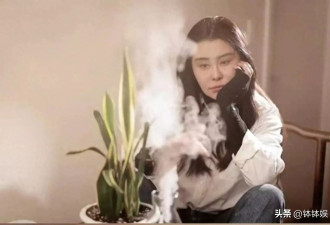 网友探访王祖贤艾灸馆！姐姐穿拖鞋抱小狗很优雅