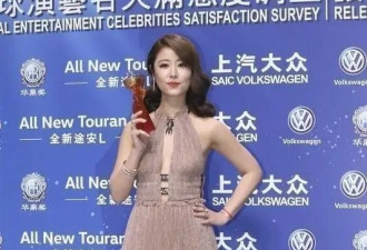 林心如尺度也这么大了，穿挖空裙+齐肩卷发变水蜜桃，太让人心动