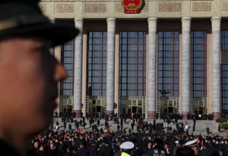 两会上军方代表团规模正在缩小 且或进一步缩小