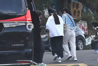 汪小菲带女儿爬山祈福，小玥儿疑走出妈妈去世阴影