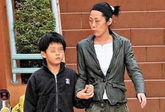 曾碾压王菲的天后 58岁关淑怡今街头翻垃圾桶？