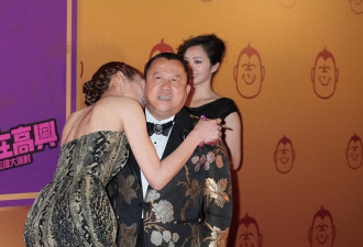 曾碾压王菲的天后 58岁关淑怡今街头翻垃圾桶？