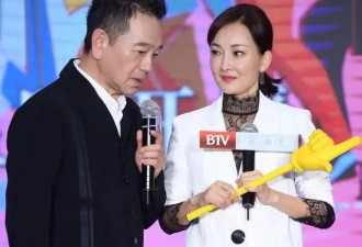 168高的牛莉身材比例太出众，穿西装+喇叭裤好惊艳，气质不输超模