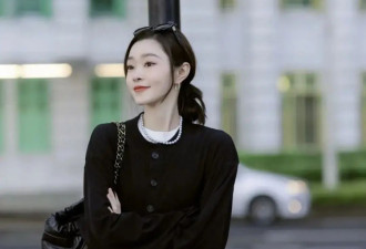 倪妮毛衣+珍珠项链美爆了 开春流行这样混搭
