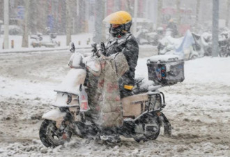 济南已达大暴雪量级！汽车变“绝望冰壶”
