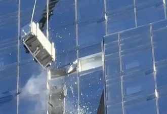 洗大楼遇强风！在高空摆动15分钟 惊悚画面曝光