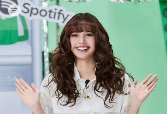 复古回潮！宋雨琦、LISA 究竟为何换上“芭比卷发”？
