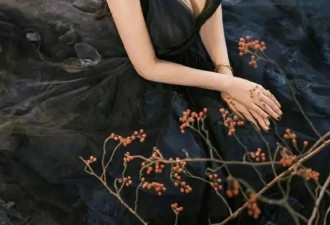 人间富贵花”景甜康复之后，晒出最新性感美照，愈发成熟美丽