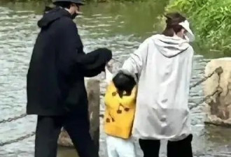 唐艺昕带女儿玩水，张若昀鞋子全湿透，5岁樱桃被爸妈宠成小公举