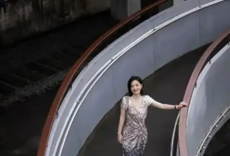49岁梅婷瘦身后更美，穿丝绒鎏金裙高级大气，美成贵妇差点认不出