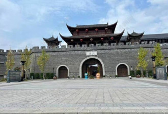 中国一窝蜂打造"彷古城镇" 游客厌倦，沦为鬼城