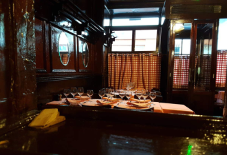 LV花1500万欧买小酒馆 成lisa和三公子约会食堂?