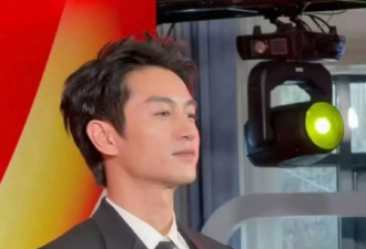 离婚后首现身的陈晓，完全不受影响