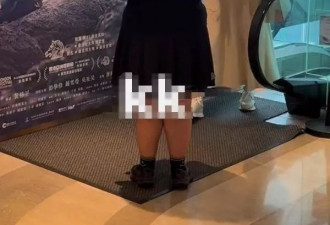 胡慧中带女儿现身香港，脸垮僵硬木偶纹明显