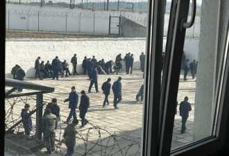 乌克兰战俘营：上千俄兵在那"度假" 去前线为养家
