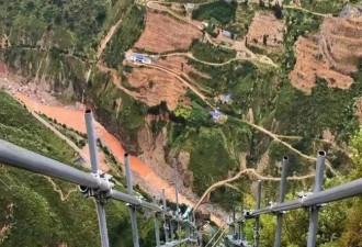 中国最难娶媳妇的村子 建在鸟都飞不去的悬崖上