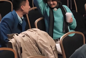 48岁马伊琍恋爱后更美了，大衣配衬衫高级感拉满，爱情力量很奇妙