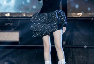王心凌演唱会穿搭美哭了！甜美娇俏，40+依旧少女心满满