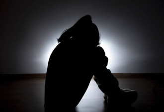 多伦多知名艺术高中教师性骚扰女学生，被吊销执照