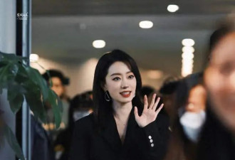 39岁张小斐火了彻底放飞！将牛仔短裙当腰带穿，这是什么新潮流啊